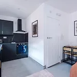 Comfort Style Brand New Selly Oaks Apartment